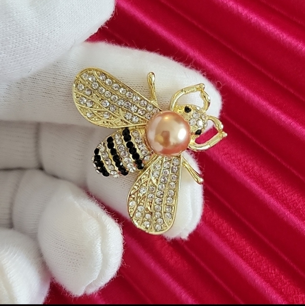 Bee pin bee brooch purse brooch gold pearl brooch pin